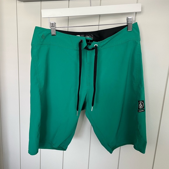 Volcom Board shorts  Size 30 - Picture 1 of 3